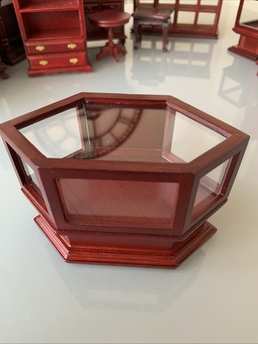 12th dolls house - dolls, shop