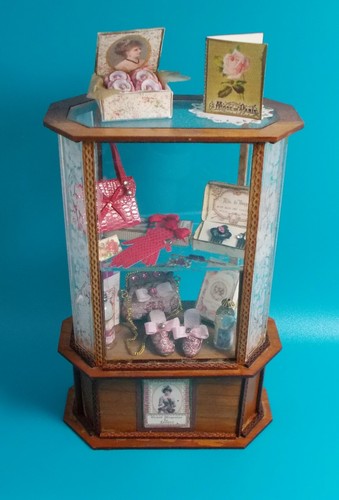 Dolls house miniature - dolls,